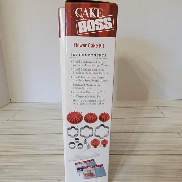 Cake Boss Buddy Valastro 25 piece Flower Cake Decorating Kit 2013 New In Box - Picture 3 of 7